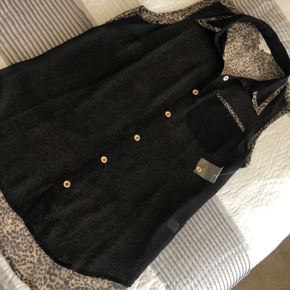 Sleeveless blouse